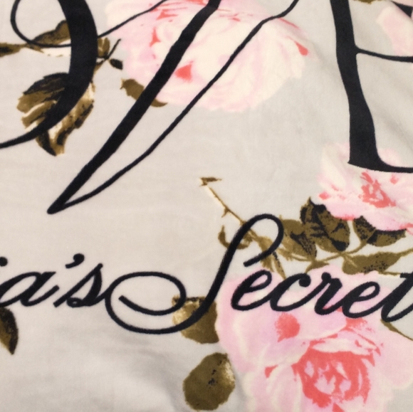 Victoria secret sherpa blanket - Picture 5 of 5